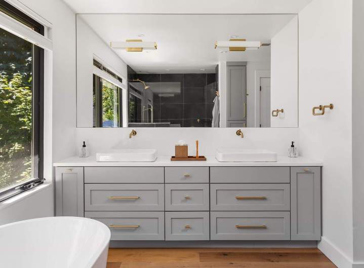 Installation miroir salle de bain Terrebonne